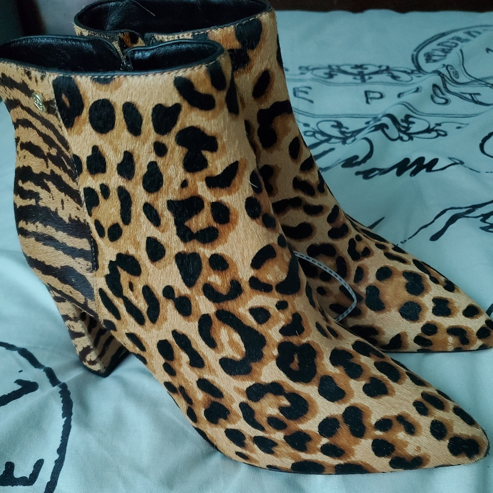 NEW Antonio melani leopard-print boot